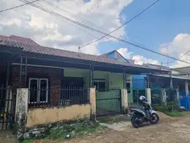 Disewakan 2 rumah maskrebet