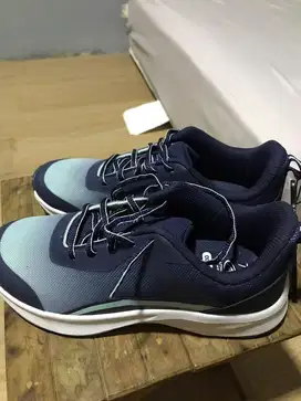 Sepatu ringan ,uk 7. 1/2 W