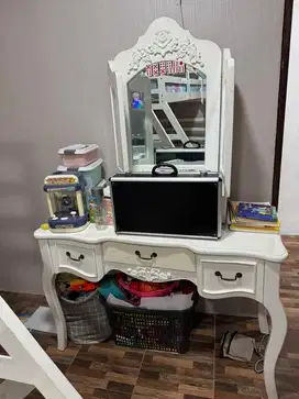 Dijual meja rias bekas