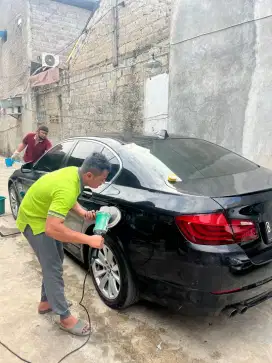 Poles dan salon mobil panggilan dki