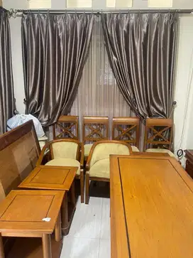 Di jual Meja makan SUPER MURAH Dapet semua nya edisi pindahan rumah