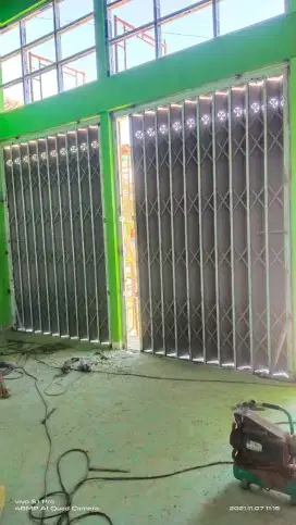 Pintu harmonika jatim