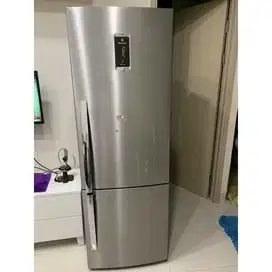 Kulkas Electrolux 2 Pintu EBE 3500 SA