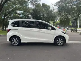 (Dp 10 jt) Honda Freed E PSD matic 2010 kondisi mobil terawat