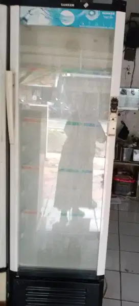 Di jual kulkas minuman khusus es batu bisa nego tipis