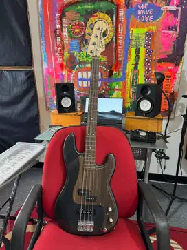 Dijual Squier Precision Bass!