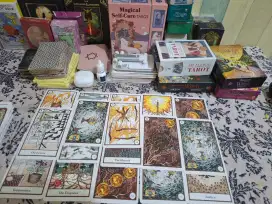Di cari perempuan admin tarot