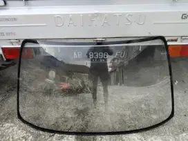 Kaca depan Starlet kapsul asli copotan