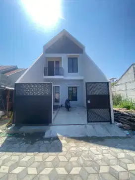 RUMAH BARU 2 LANTAI DI WONOREJO SELATAN DEKAT MERR DAN RUNGKUT