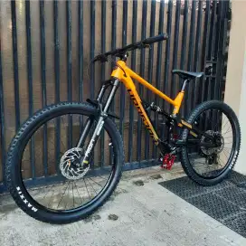 Sepeda Gunung MTB POLYGON SISKIU D6