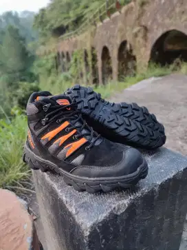 Sepatu Boots Tracking Hiking