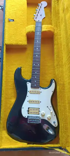 Gitar fender squier stratocaster made in Japan
