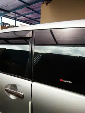 Kaca film untuk mobil kesayangan