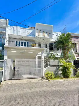 Rumah Mewah 4 Kamar di Dharmahusada Megah Permai Surabaya