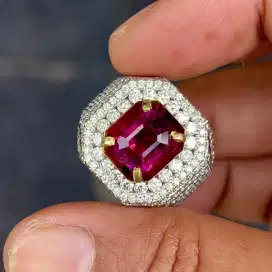 Purplish Red Sapphire Ring Emas Berlian