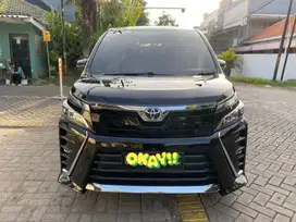 Toyota Voxy 2.0 matic 2020
