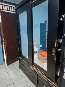 Lemari pakaian besar plus kaca
