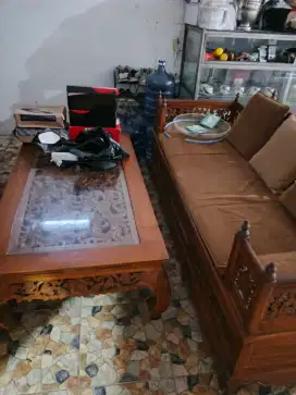 Meja dan kursi Jati