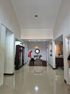 Dijual Rumah di Kota Baru Parahyangan Furnished