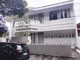 Rumah Hoek Semi Furnished Siap Huni di Bintaro TangSel