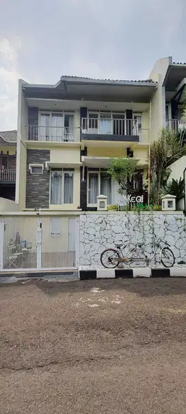 Jual Villa 5 Lantai  Furnish View Danau di Griya Asri Cahaya Cimahi