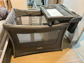 Joie illusion travel cot nickel + changing table bonus bantal doogle