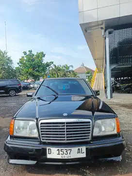 Mercedes-Benz E300 1991 Bensin