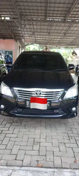 Toyota inova  v 2012  matic