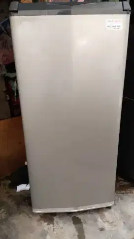 Kulkas 1 pintu AQUA GRATIS ANTAR