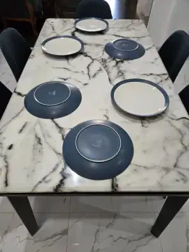 Dijual satu set meja makan marmer