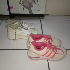 Jual sepatu sport wanita UK 37 & 38 ada 2 pasang