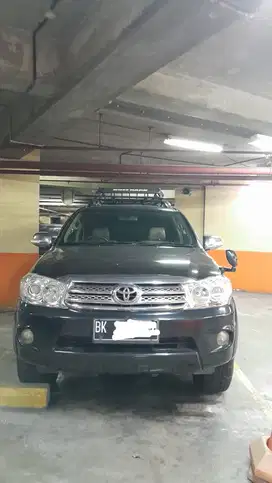 Toyota Fortuner 2010 Bensin