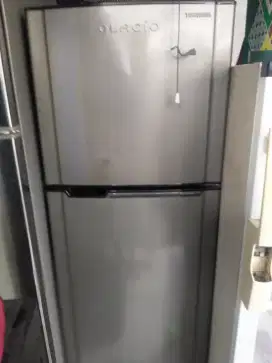 Kulkas Toshiba 2 pintu