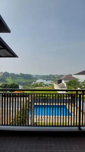 Jual Rumah Mewah dengan Kolam Renang Outdoor di Kota Baru Parahyangan