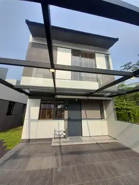 Cluster XYZ lippo cikarang 2 lantai 3 kamar 700jtan