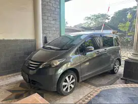 Honda freed 2011 abu abu metalic tipe psd tertinggi123