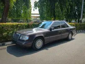 Mercedes-Benz W124 E220 MT 1994