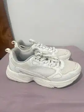 Sepatu Olahraga Wanita