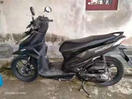 Beat deluxe iss hitam