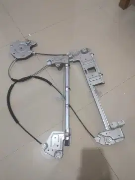 Regulator putar kaca pintu mobil sebelah kiri