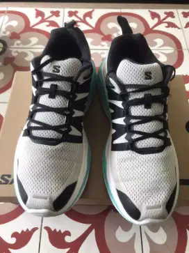 Salomon glide max lunar rock like new