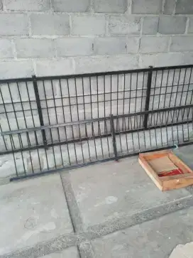 Pager Bahan Besi beton cat hitam
