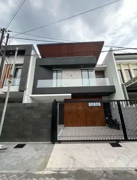 Rumah Manyar Jaya Baru Gress