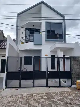 Rumah Baru 2 Lantai, akses strategis dekat tol