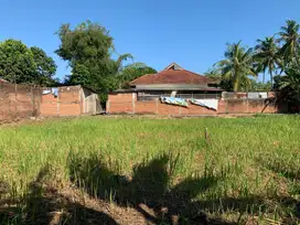 Tanah di pinggir jalan raya dekat Hotel Jayakarta