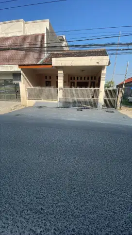Dijual rumah dan tempat usaha