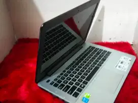 Laptop Asus x455L core i3-4005U/ram6gb/ssd128gb/VGANvidia GeForce 930M