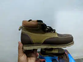 Sepatu kulit asli