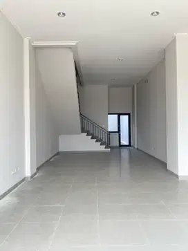 RUKO DISEWAKAN MEGA KUNINGAN PIK2 UK 4,5X18M 3LT BEST KOMERSIL AREA
