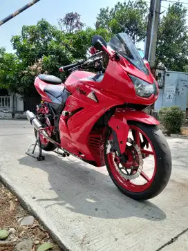 NINJA 250 merah istimewa rawatan.